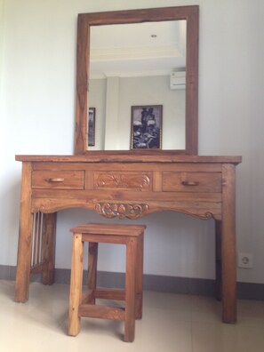 Økonomi-dobbeltrom, 1 kingsize-seng, terrasse, hageutsikt | Romfasilitet