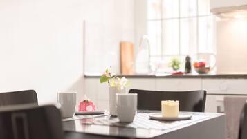 Apartment, 1 Bedroom (Hevesi Sandor square 1, 1077 Budapest) | In-room dining