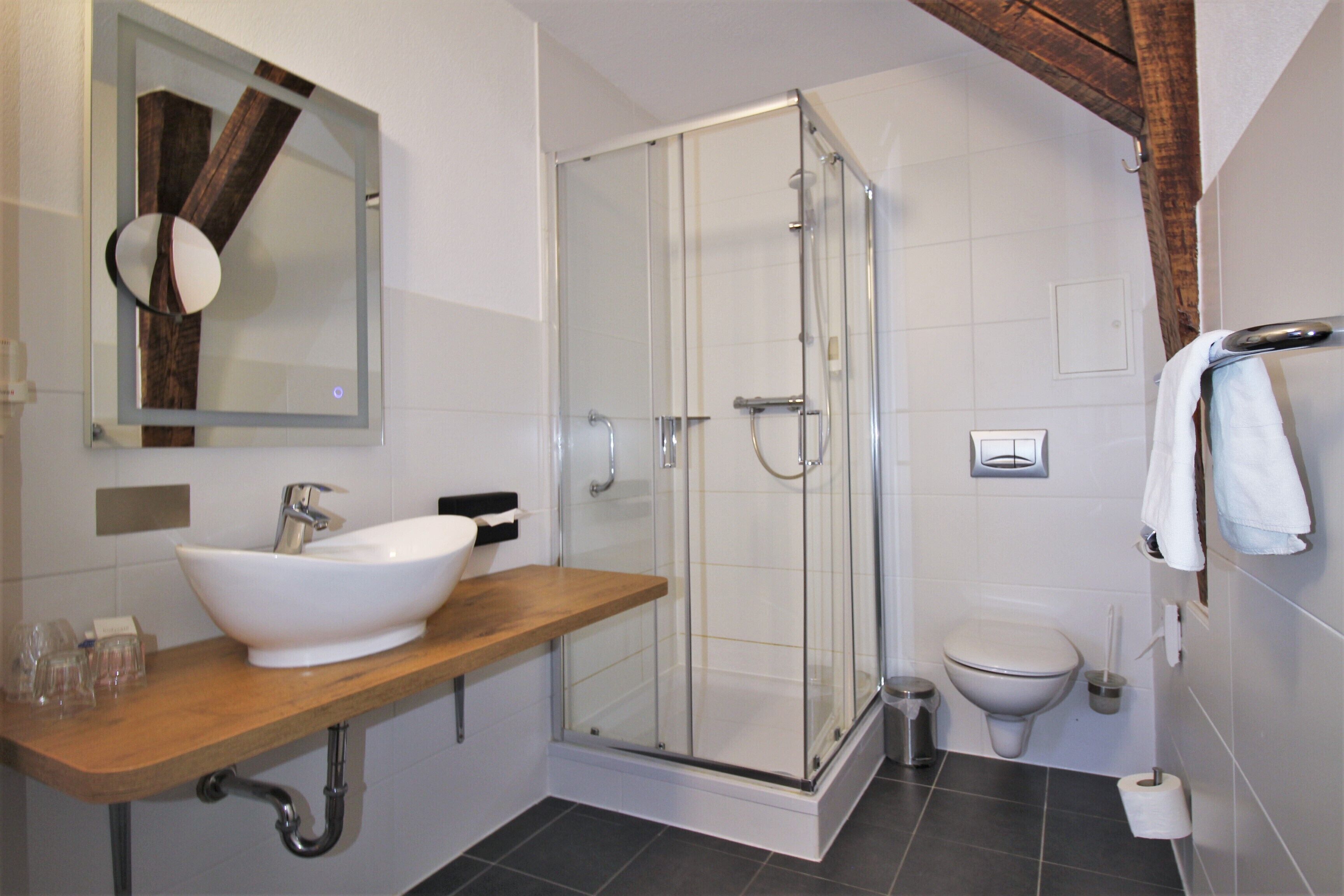 free toiletries, towels