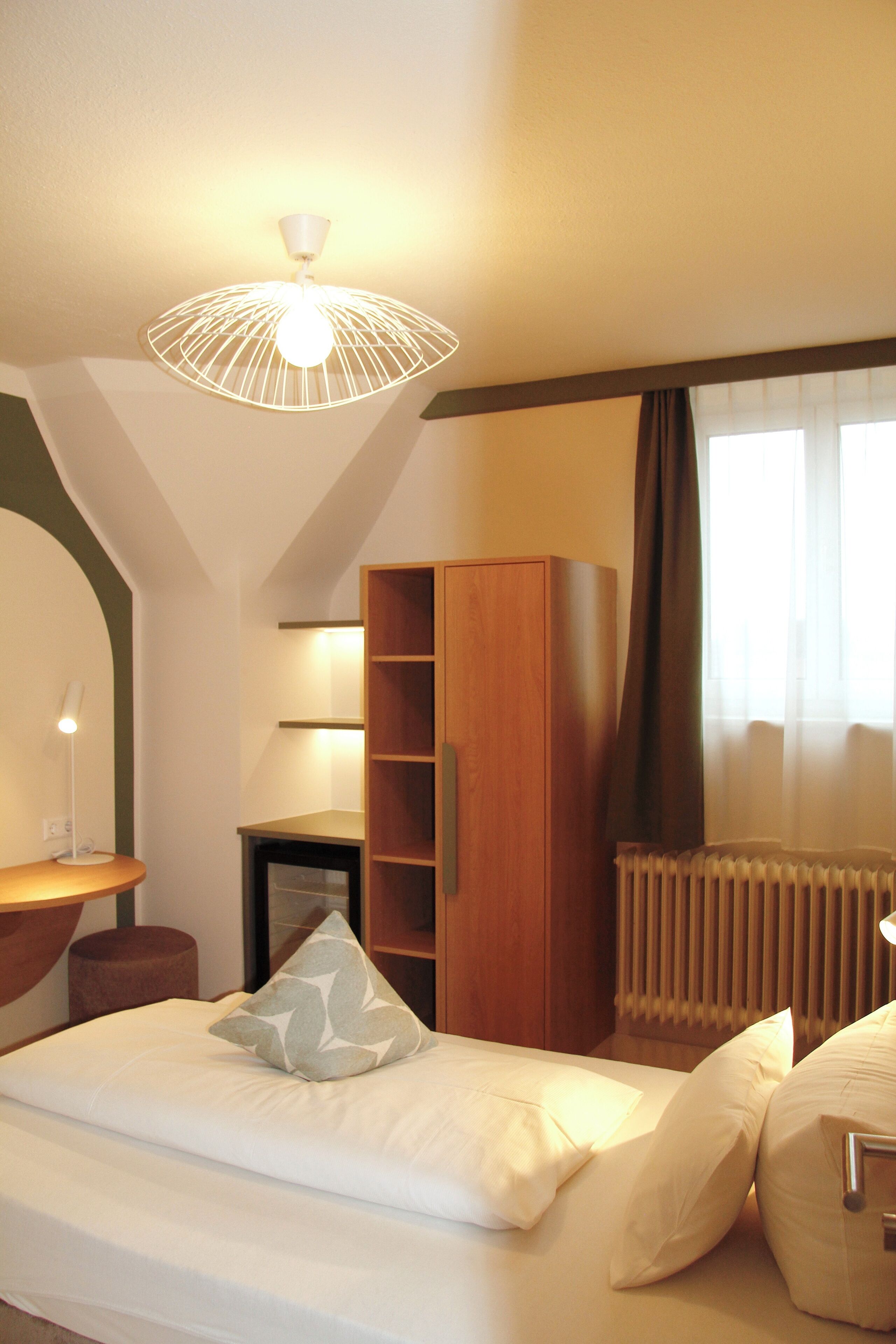 Standard-Einzelzimmer | Zimmersafe, Schreibtisch, Verdunkelungsvorhänge, kostenloses WLAN