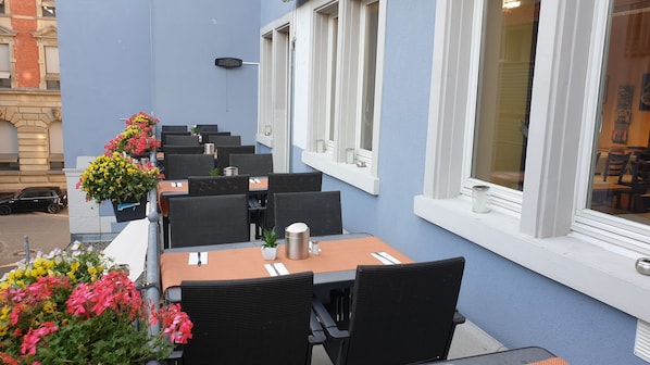 Desayuno buffet (EUR 12.90 por persona)