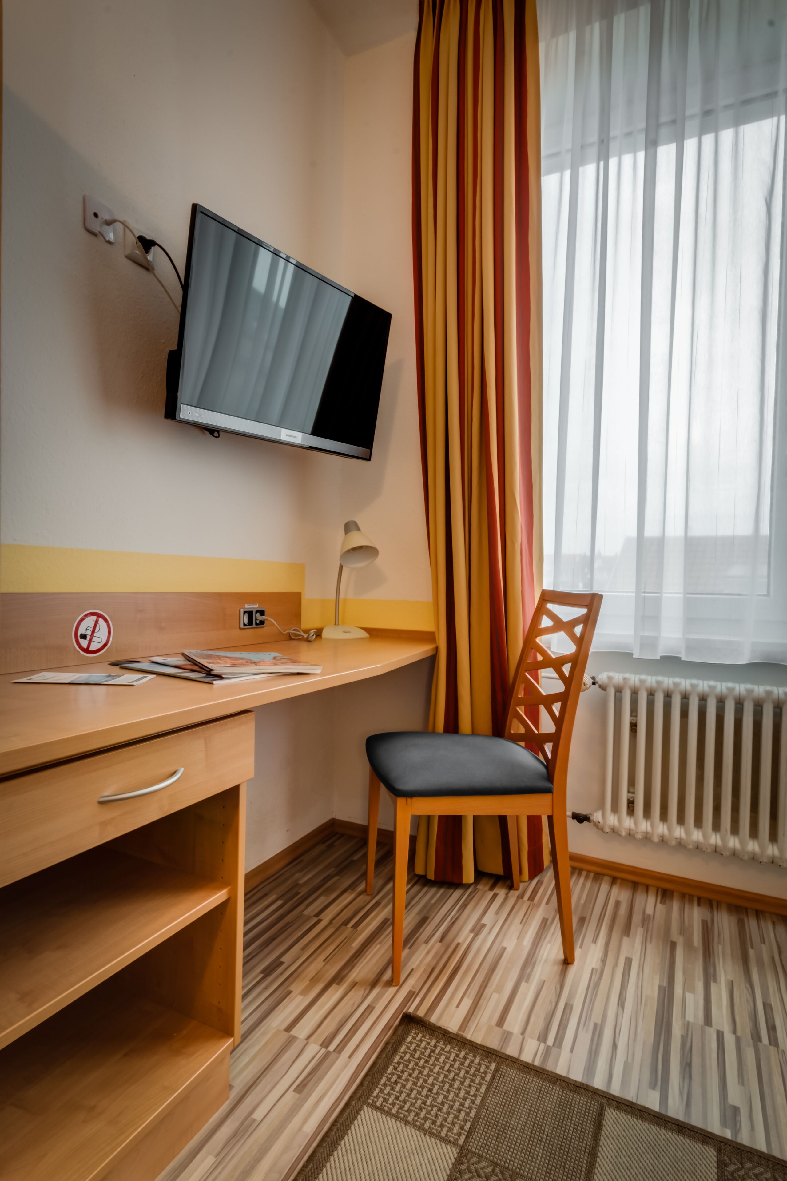 single room | room amenity