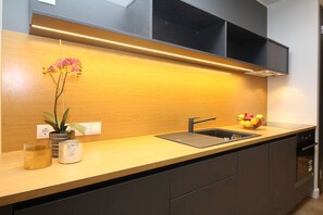 Fridge, microwave, stovetop, coffee/tea maker - Tallinn City Apartments Old Town Suites (Tallinn)