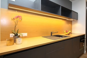 Fridge, microwave, stovetop, coffee/tea maker
