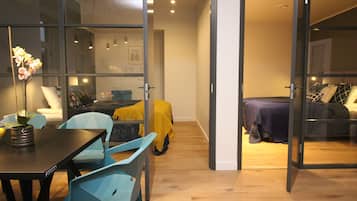 Apart Daire, 2 Yatak Odası, Balkon | 25 yatak odası, anti alerjik yatak takımı, ses yalıtımı, ütü/ütü masası
