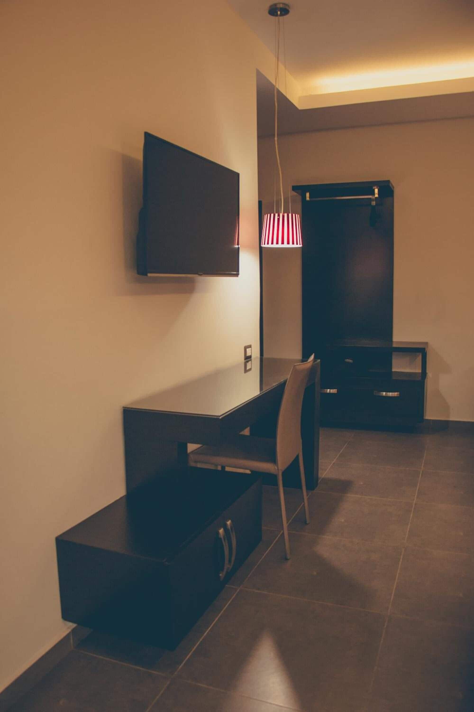 1 bedroom, premium bedding, in-room safe, desk