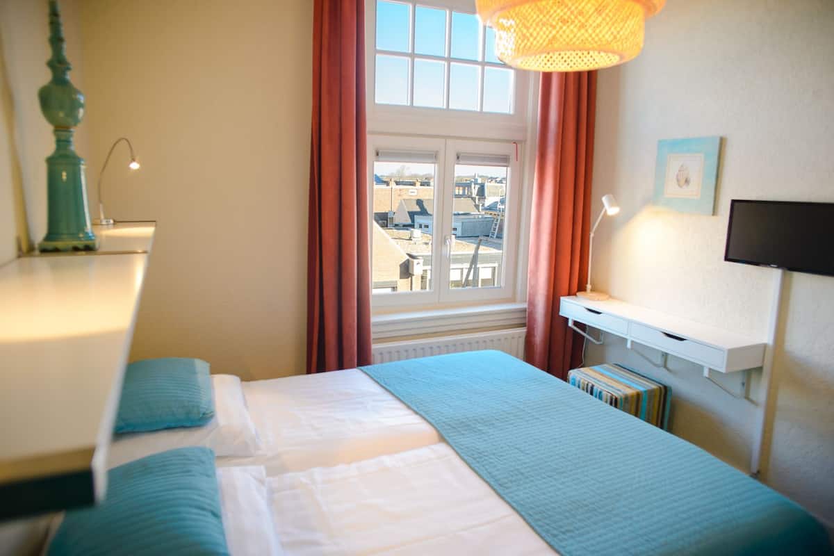 Standard Twin Room with exterior bathroom