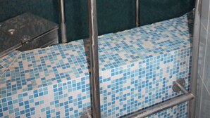 Seasonal outdoor pool, pool loungers - Mini-Hotel Panna (Solochyn)