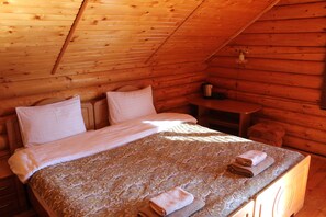 Premium bedding, iron/ironing board, free WiFi