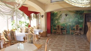 Lunch, dinner and brunch served  - Mini-Hotel Panna (Solochyn)