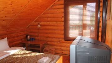 Premium bedding, iron/ironing board, free WiFi