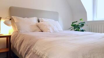 Quarto casal | Roupas de cama premium, individualmente decorados, escrivaninha