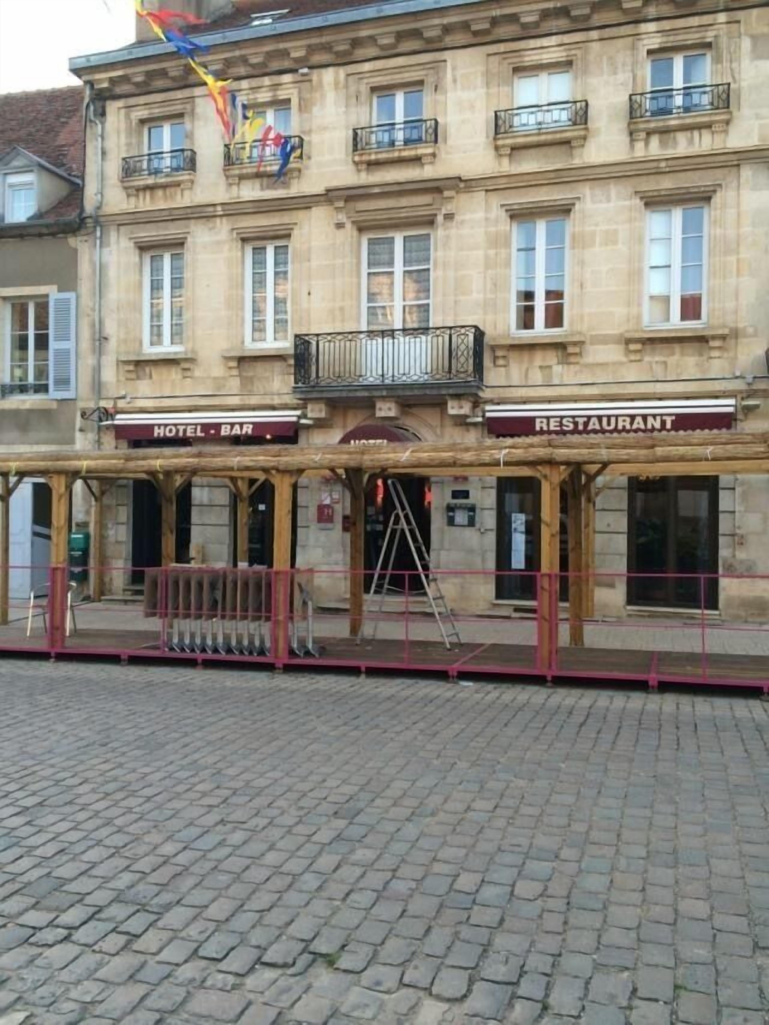 A building with a sign for a hotel bar and a restaurant.