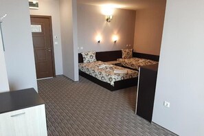 Minibar, cots/infant beds, free WiFi