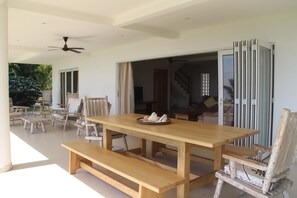 Vila Deluks, 3 kamar tidur, pemandangan samudra | Teras/patio