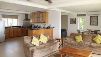 Vila Deluks, 3 kamar tidur, pemandangan samudra | Area keluarga | TV layar datar