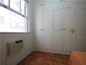 Apartamento estándar, varias camas | Tabla de planchar con plancha y wifi gratis