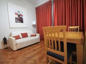 Standard Apartment, Multiple Beds | In-room dining