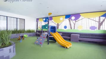 Khu vui chơi trẻ em - ngoài trời