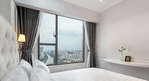 Departamento, 3 habitaciones, vista a la ciudad, en esquina | Decoración personalizada, muebles diferentes y escritorio 