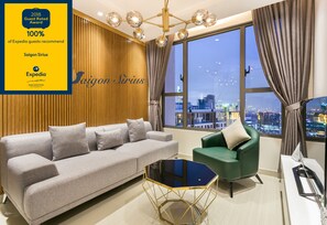 Leilighet – deluxe, 2 soverom, elveutsikt | Individuelt dekorert, individuelt innredet og skrivebord