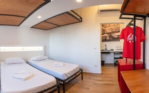 Individually furnished, desk, laptop workspace, free WiFi - SC Club Village (Pembroke)