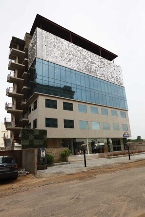 Exterior - Days Hotel by Wyndham Jaipur Tonk Road (Jaipur)
