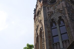 A historic building with ornate architectural details, including a large circular window and intricate carvings. - B&b dai Carari (Mira)