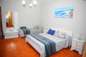 Ropa de cama de alta calidad, escritorio y wifi gratis 