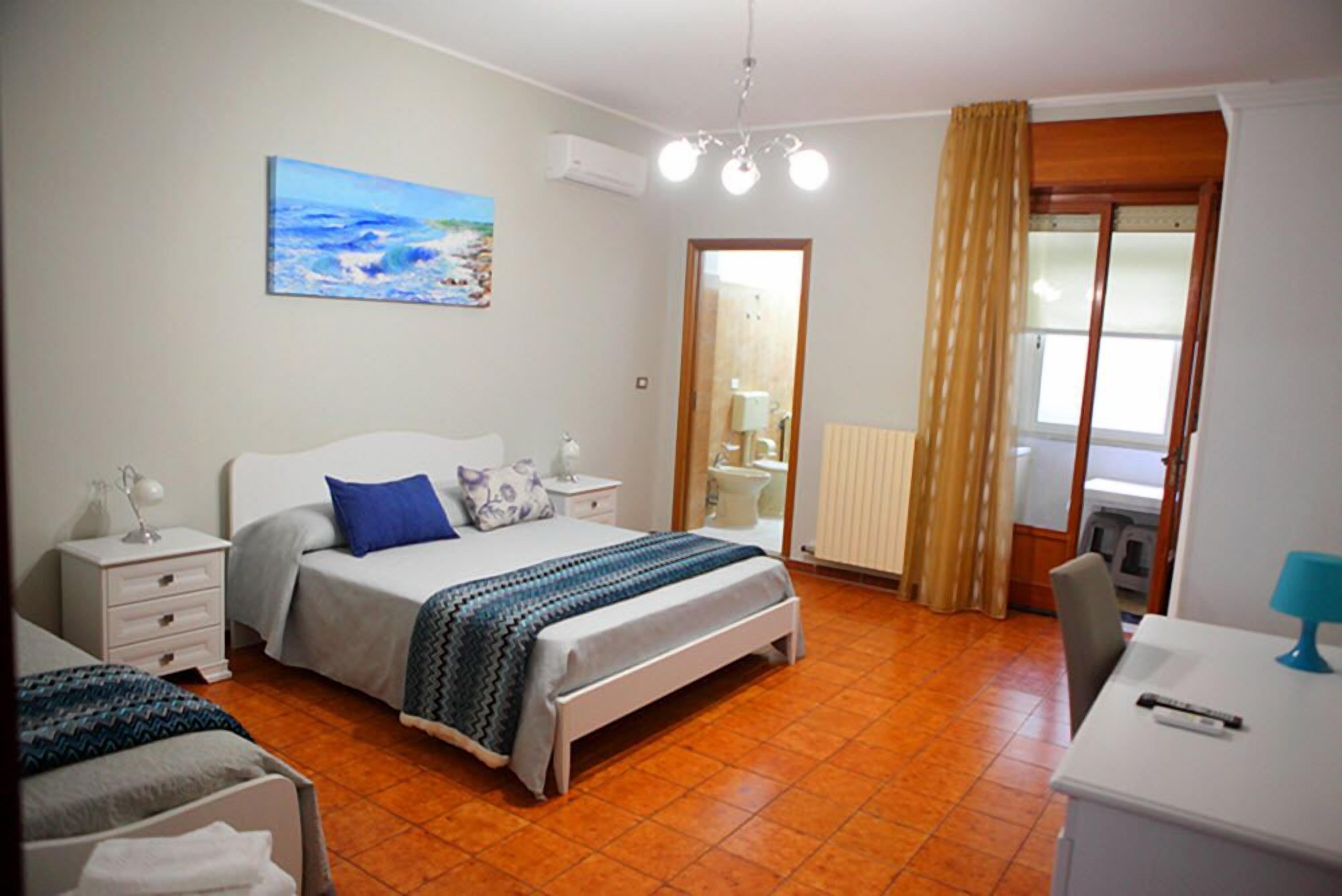 Hochwertige Bettwaren, Schreibtisch, kostenloses WLAN