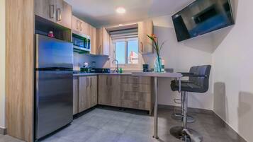 In-room safe, laptop workspace, iron/ironing board, free WiFi