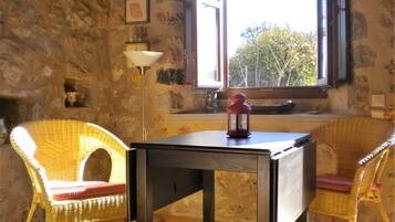 House, 1 Bedroom | Living room | Flat-screen TV