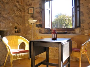 House, 1 Bedroom | Living room | Flat-screen TV