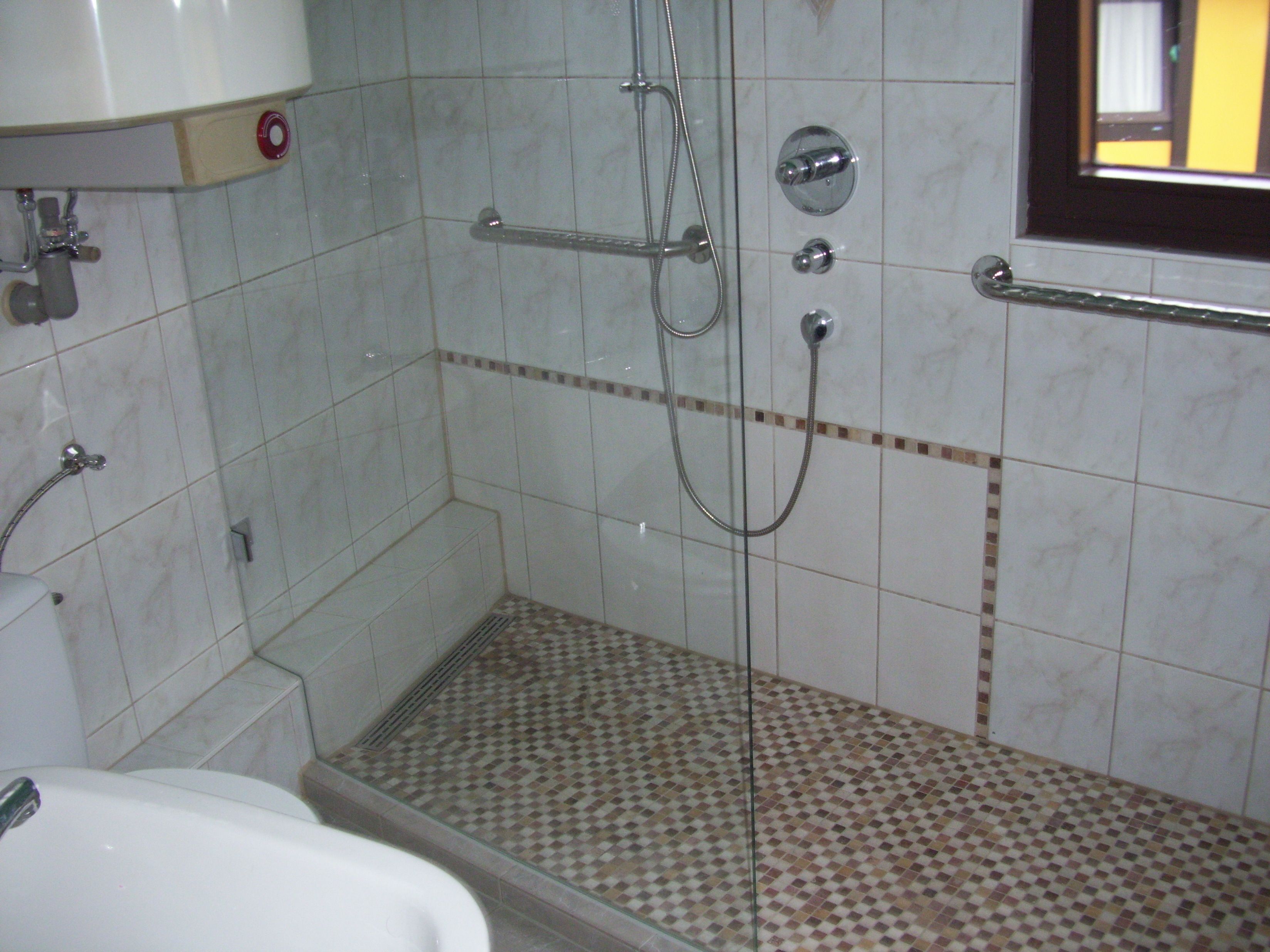 single room | bathroom shower