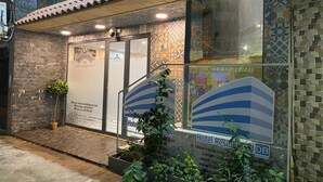 施設の正面
