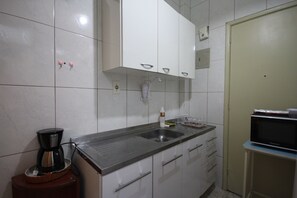 Standard Room, 2 Bedrooms | Private kitchen