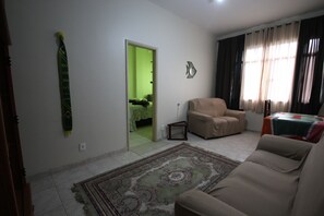 Quarto standard, 2 quartos | Sala de estar | TV