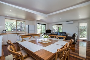 House, 3 Bedrooms | In-room dining - Tasman Surf House (Rye)