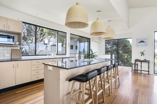 House, 5 Bedrooms | Private kitchen