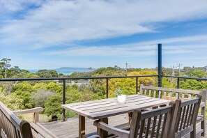 House, 5 Bedrooms | Balcony