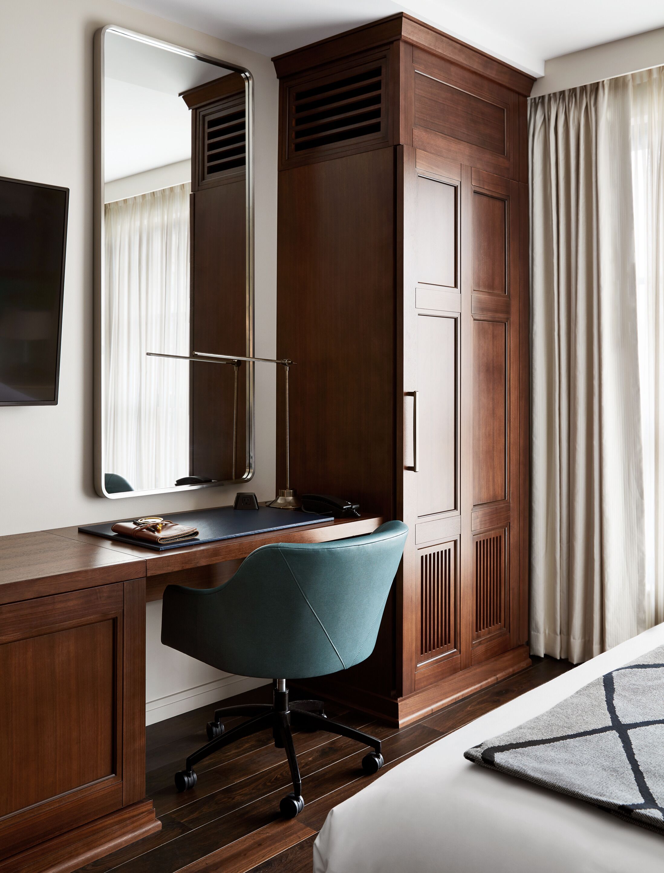 premium bedding, minibar, in-room safe, desk