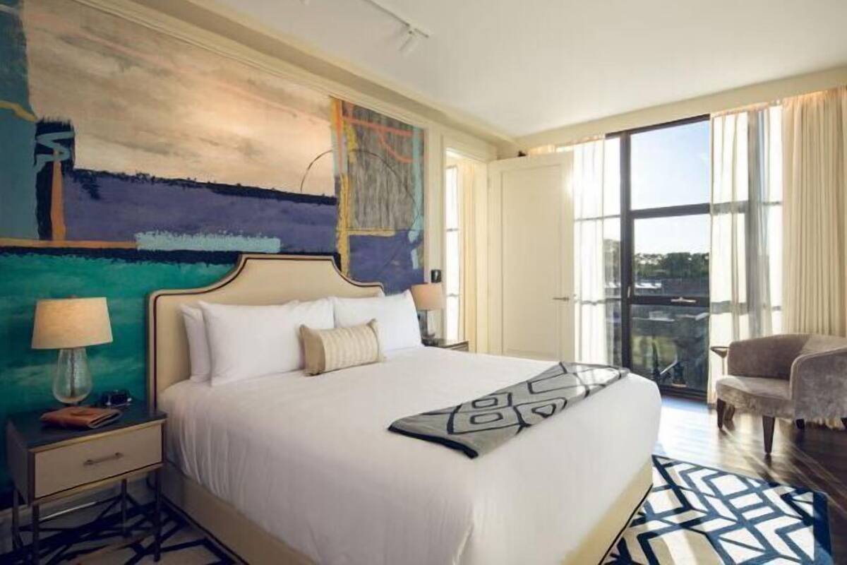 Premium bedding, minibar, in-room safe, desk