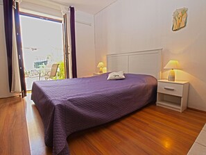 Iron/ironing board, free WiFi, bed sheets