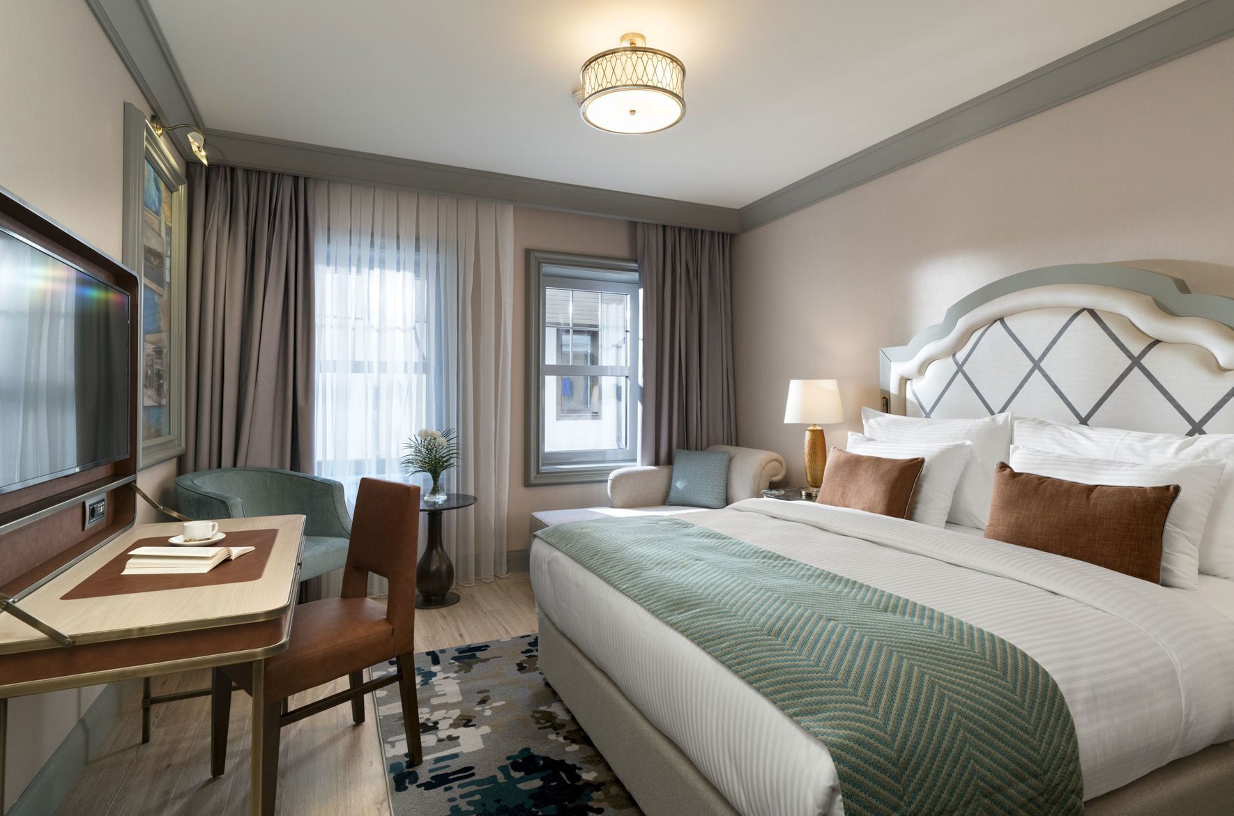 Frette Italian sheets, premium bedding, pillow-top beds, minibar
