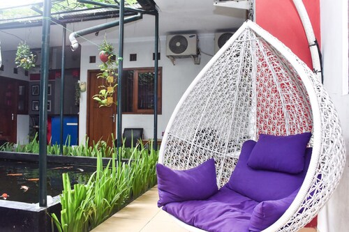 RedDoorz Plus near Hartono Mall