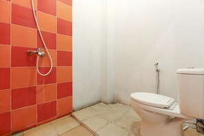 Shower, free toiletries, towels