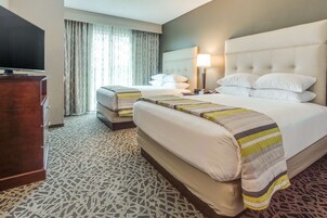 Caja de seguridad en la habitación, escritorio y cortinas blackout 