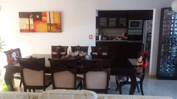 House, 4 Bedrooms | Private kitchen | Fridge, microwave, cookware/dishes/utensils