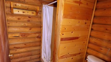 Studio Basic, 2 Tempat Tidur Double | Kamar mandi | Shower
