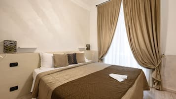 Deluxe-Doppel- oder -Zweibettzimmer | Hochwertige Bettwaren, Zimmersafe, Schreibtisch, schallisolierte Zimmer